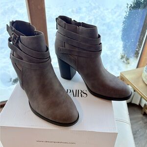Dream Pairs Women's Taupe Heeled Boots size 9 New